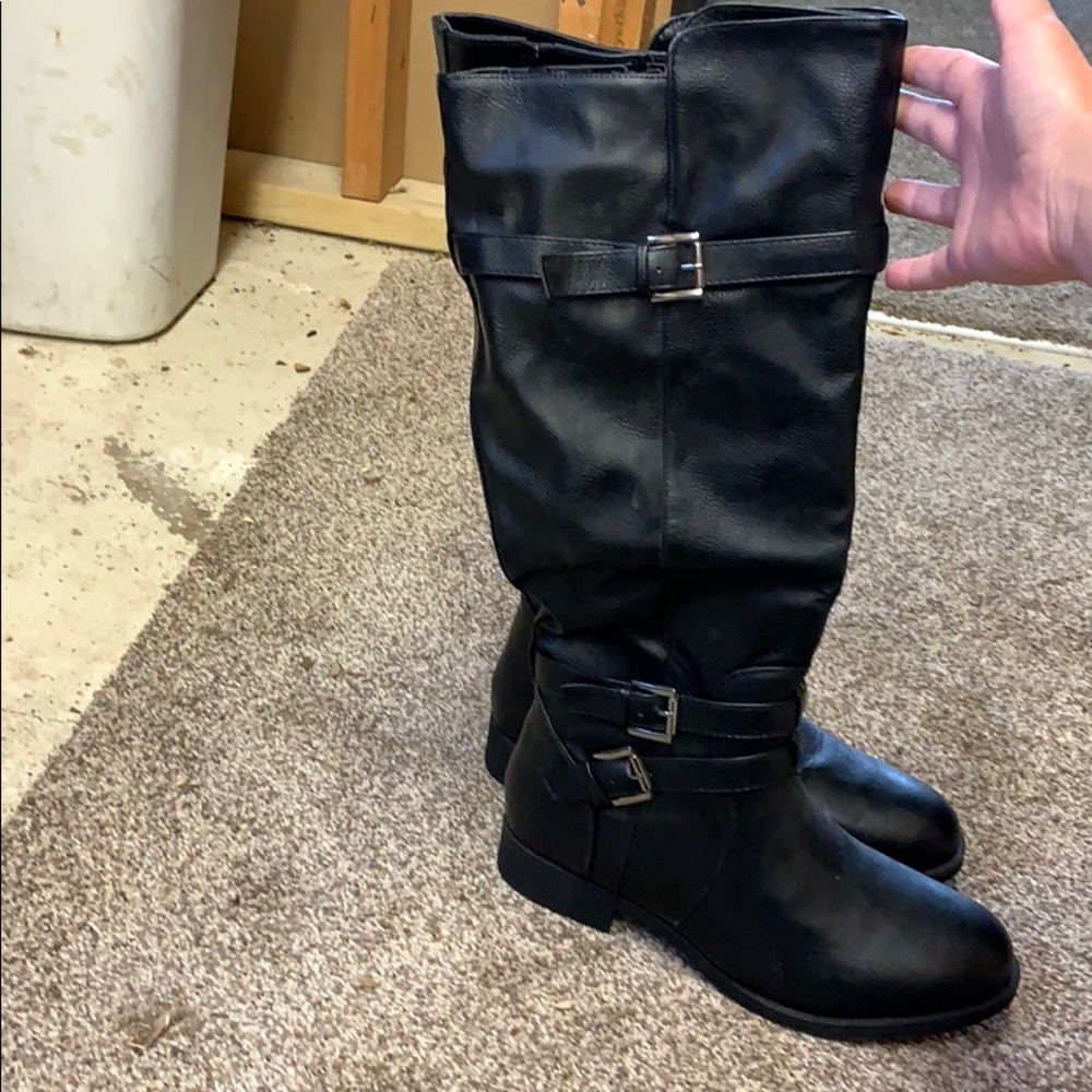Women’s tall black buckled boots! Nwot